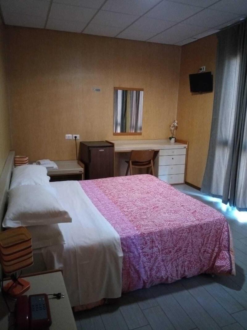 Hotel Socrate Lavena Ponte Tresa Exteriör bild