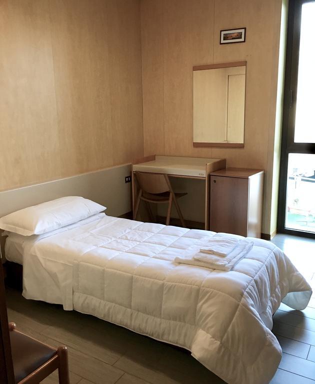 Hotel Socrate Lavena Ponte Tresa Exteriör bild